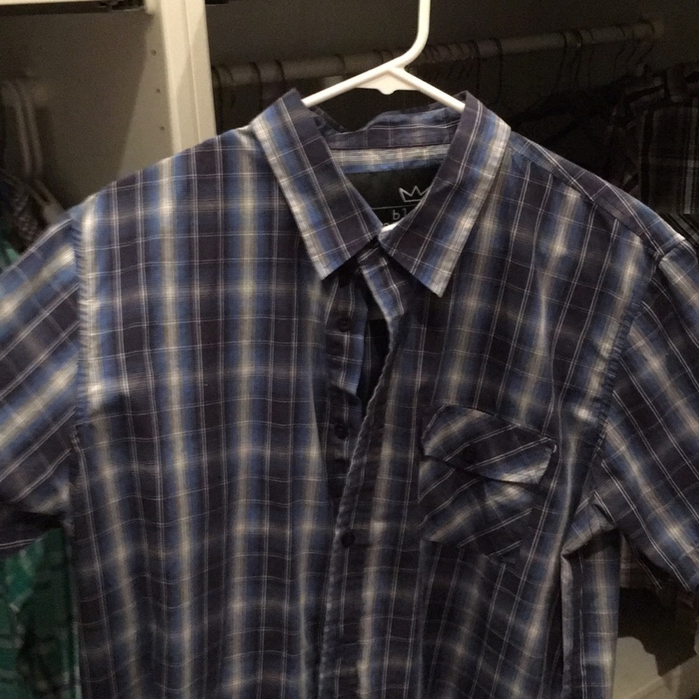 5/$25 S/S Casual Button down shirt. Size L